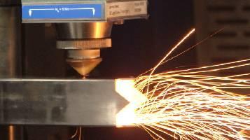 Welche Dicke kann eine 15000-Watt-Faserlaserschneidmaschine schneiden?