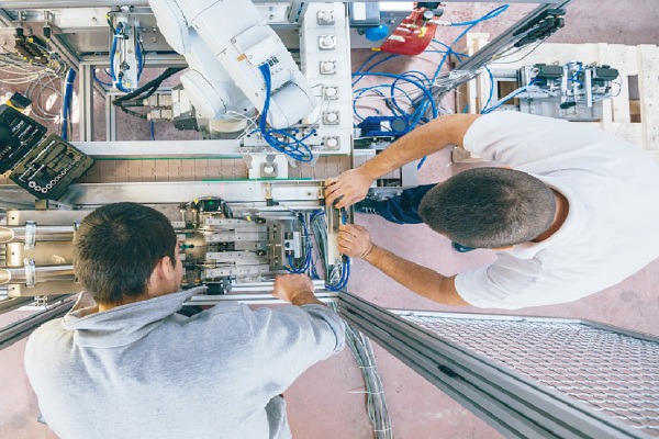 Installationsschulung-Kundendienst-Faserlaserschneidmaschine-Hymsonlaser